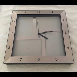 13x13 clock, holds 4- 4x6 pics